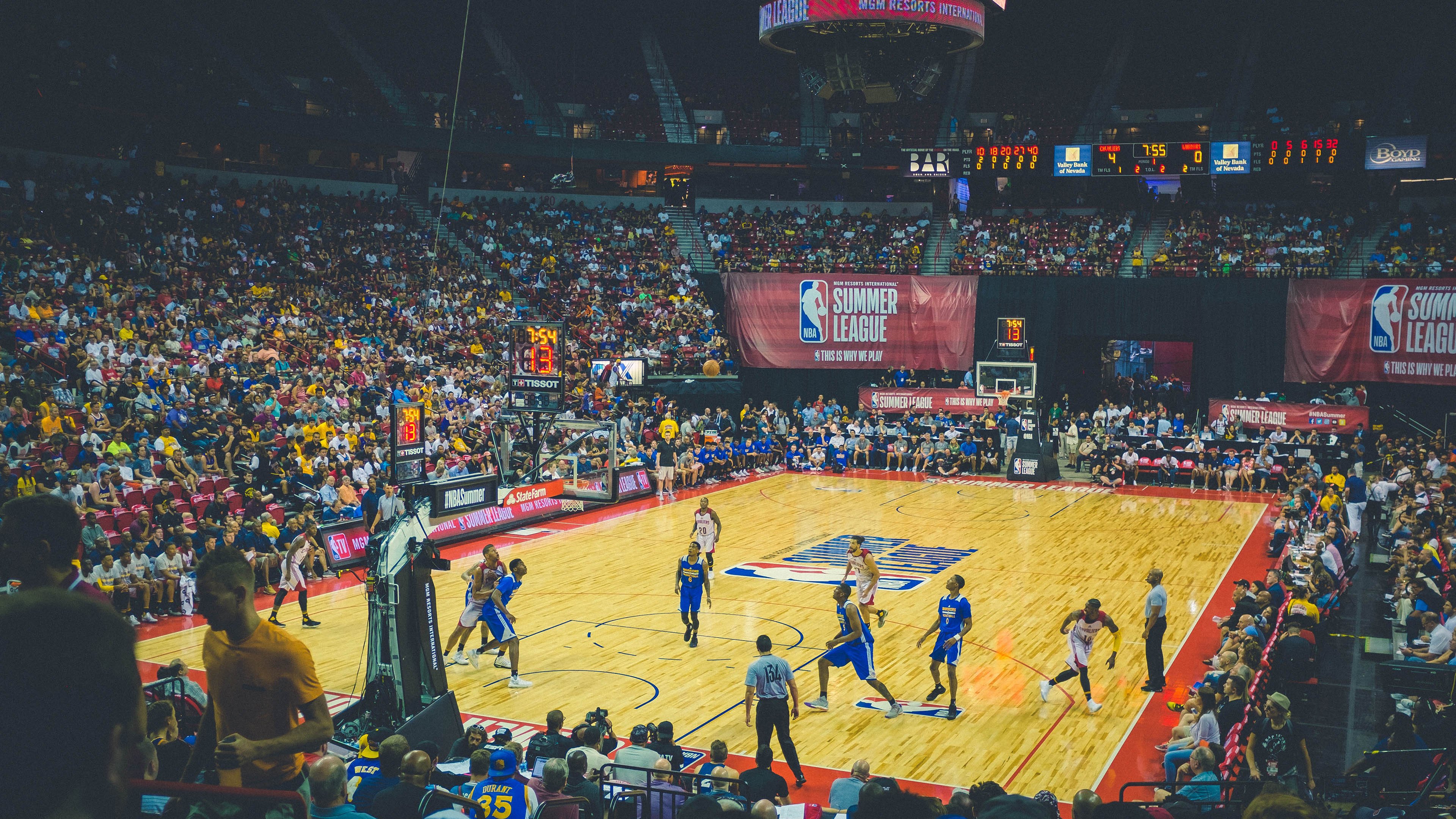 塞维利亚完胜巴黎,苏亚雷斯惊艳四座,诠释何为真正的大场面先生